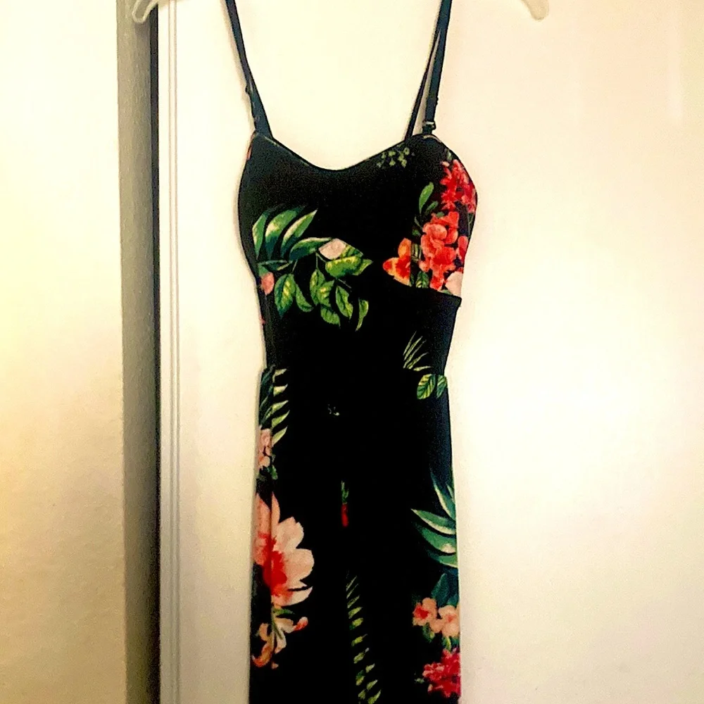 2 cute Rompers - Picture 4 of 7